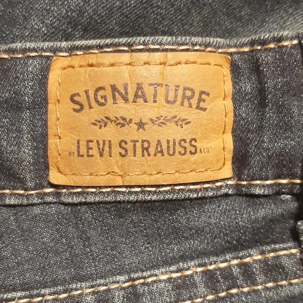 Levi Mid Rise Capri jeans size 12 - Picture 3 of 6